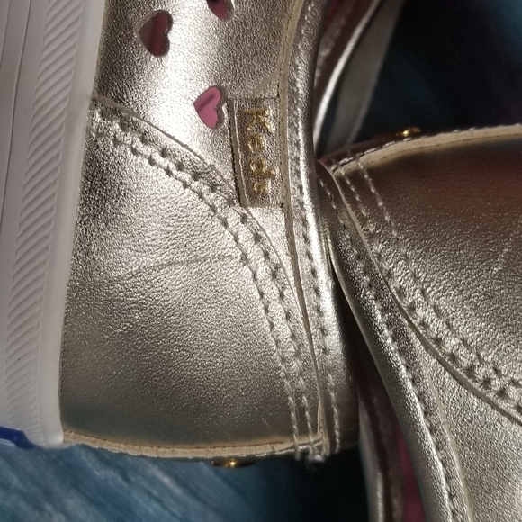 Kate Spade New York Gold Keds Sneakers Hearts brand new unworn - Picture 4 of 6